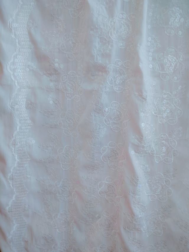 Fular blanco con lentejuelas transparentes+flecos