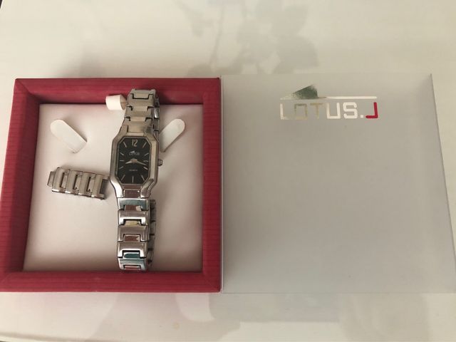 Reloj lotus