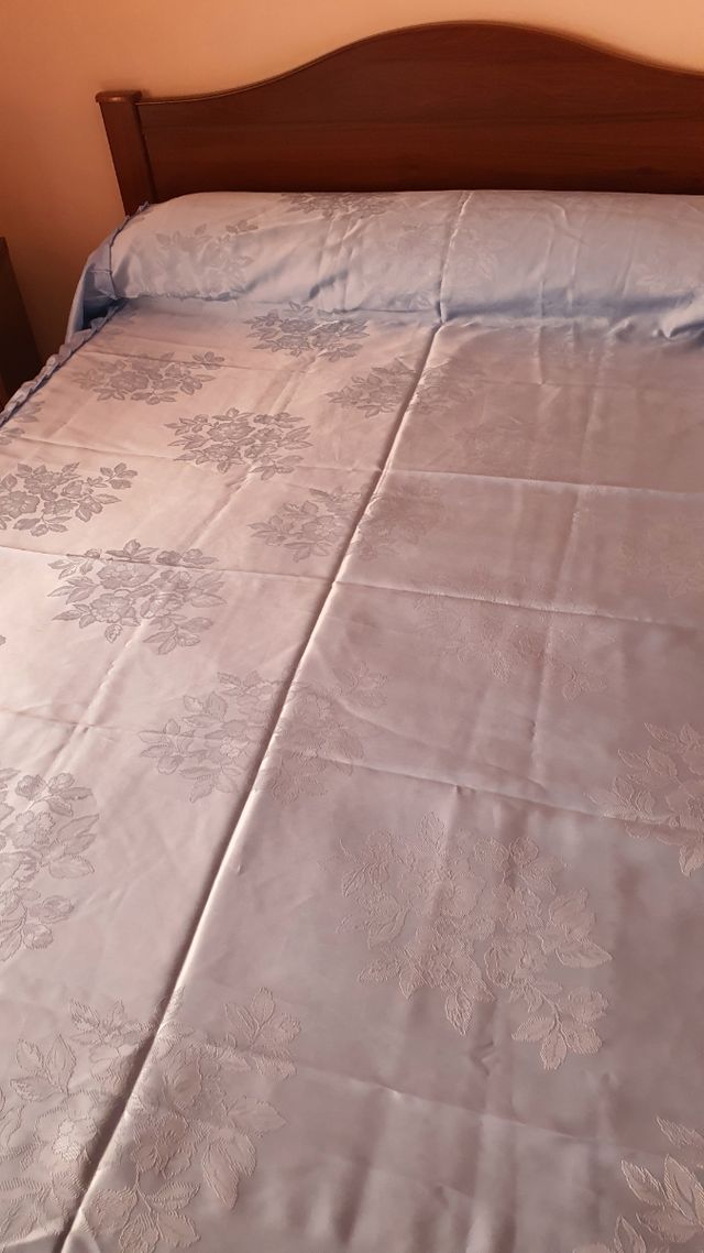 Colcha nueva de verano en raso 1,35 cm.