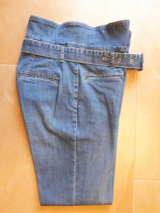 Pantalón vaquero mujer Pedro del Hierro de segunda mano por 30 EUR en  Toledo en WALLAPOP