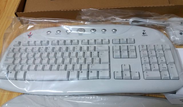Teclado y Raton inalámbrico Logitec, Nuevo estrena
