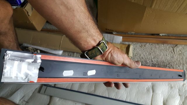 molduras de puertas traseras y aletas delanteras.