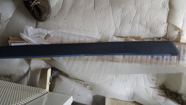 molduras de puertas traseras y aletas delanteras.
