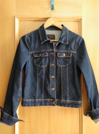 Chaqueta vaquera Zara de segunda mano en Zaragoza en WALLAPOP Chaqueta vaquera borrego zara de segunda mano por 30 € en