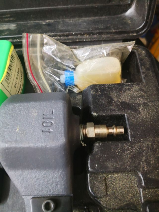 pistola de clavos de acero