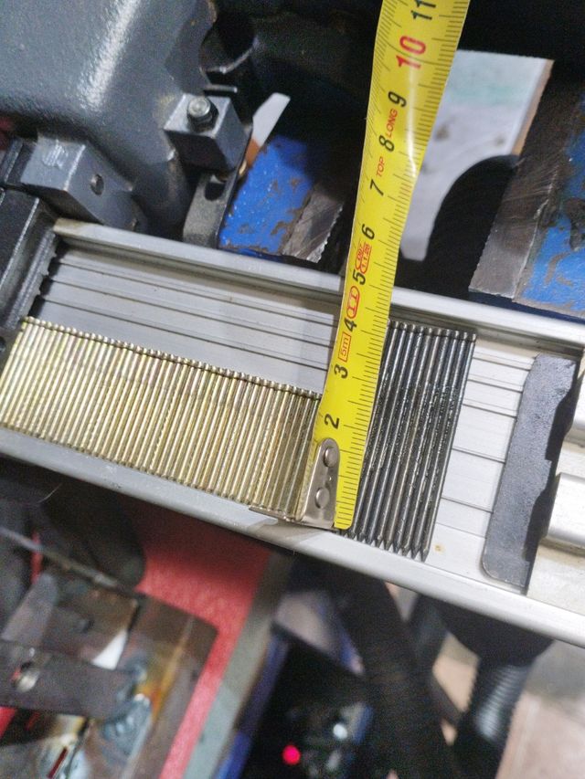 pistola de clavos de acero