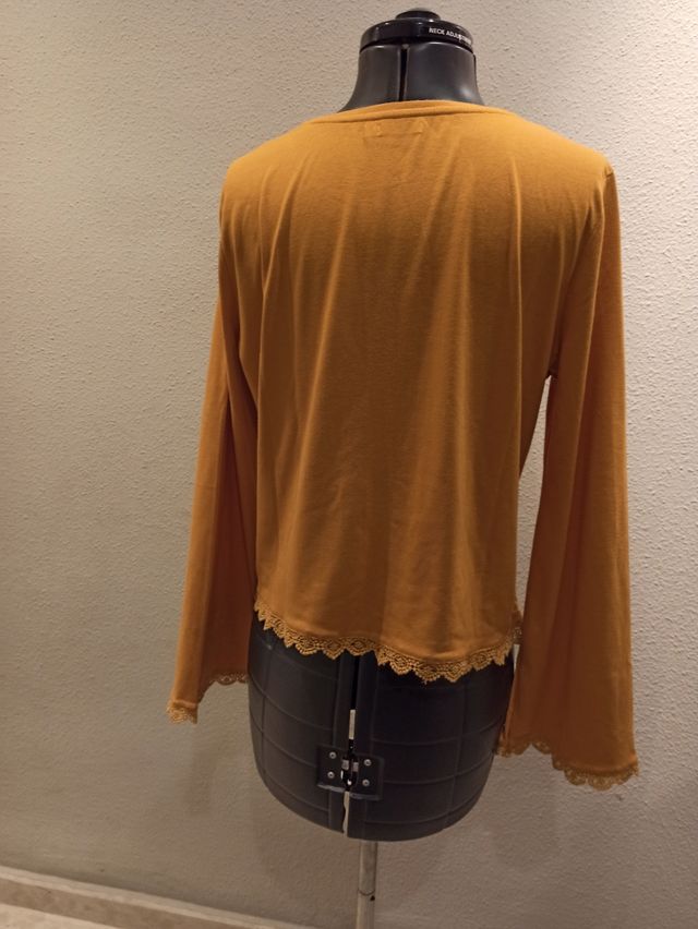 Camiseta mangas campana color mostaza talla L