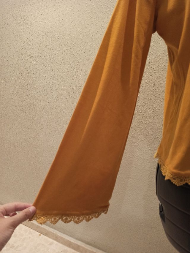 Camiseta mangas campana color mostaza talla L