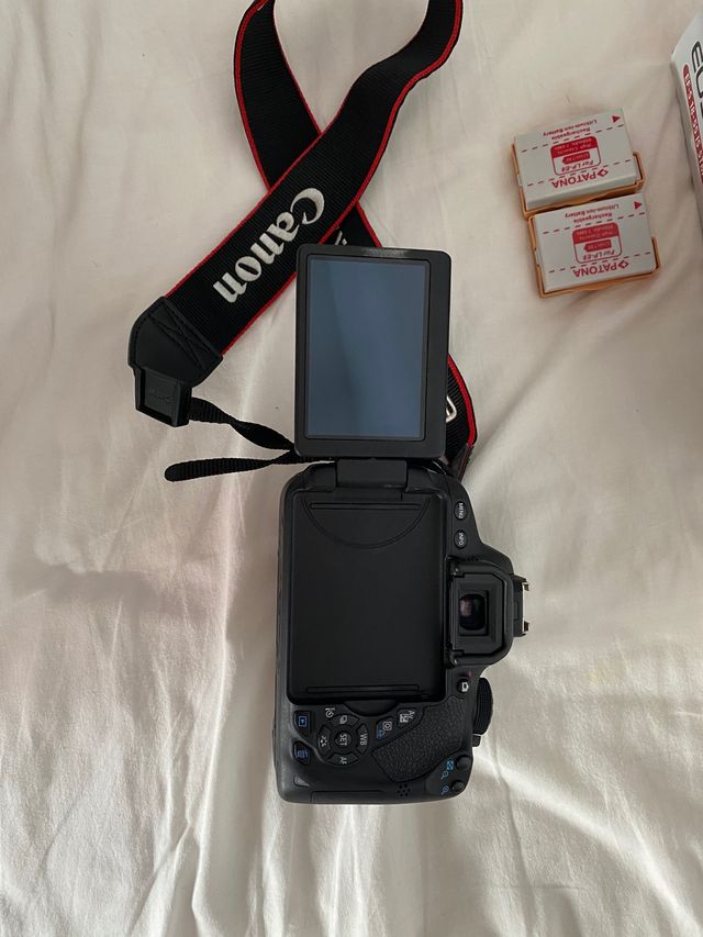 Cámara Canon EOS 700D