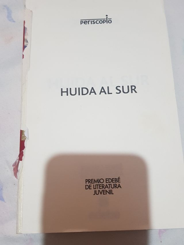 Libros HUIDA AL SUR/ LA PIEL DE LA MEMORIA