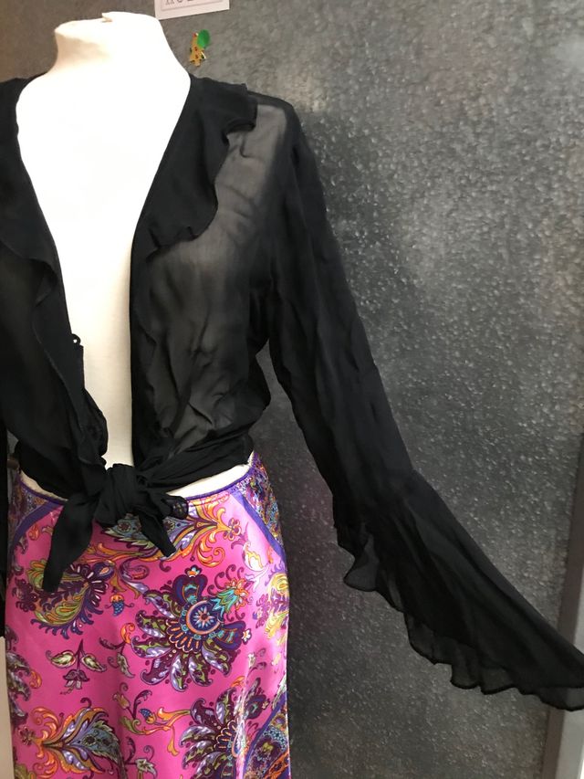 Falda asimétrica en pico estampado fucsia