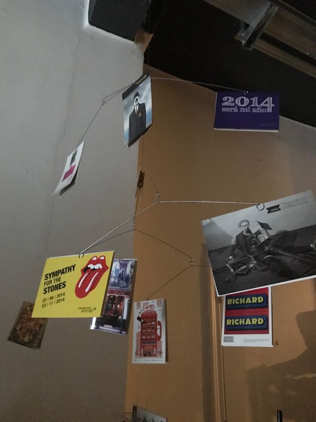 Móvil para fotos o postales Kikkerland