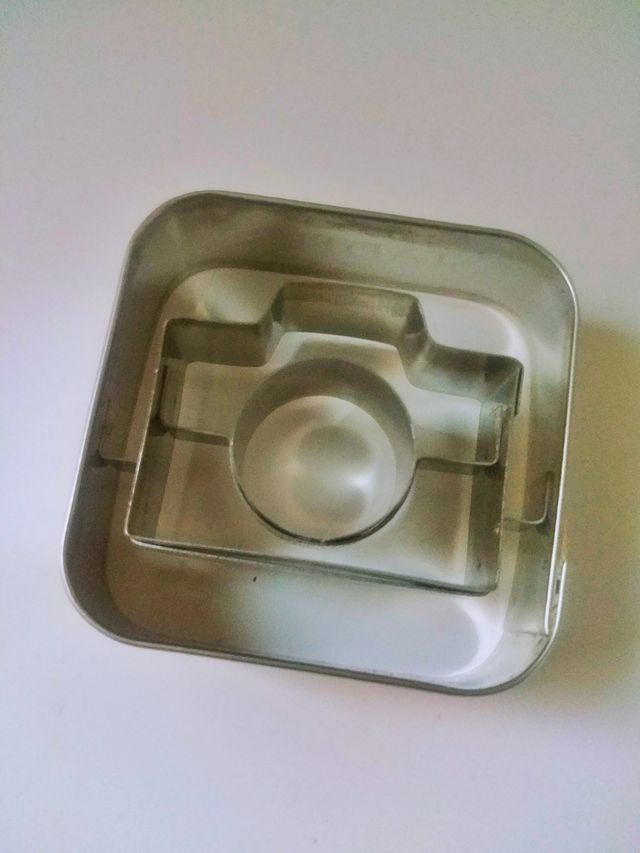 Cortapastas logo cámara de fotos. Nuevo.