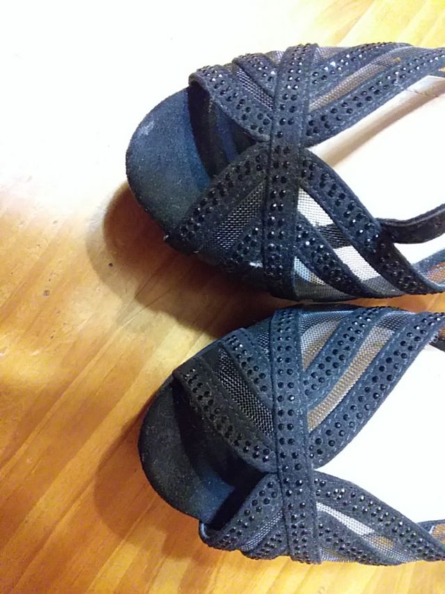 zapatos negros de fiesta muy altos