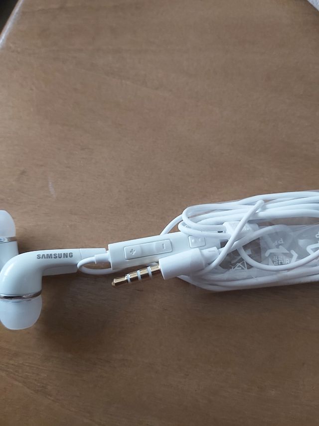 AURICULARES SAMSUNG NUEVOS A ESTRENAR