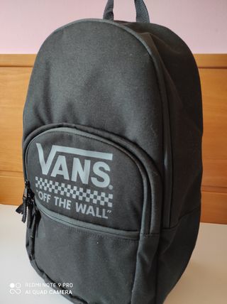 Mochila Negra Vans NUEVA CON ETIQUETA de segunda mano por 52 EUR en Las  Rozas de Madrid en WALLAPOP