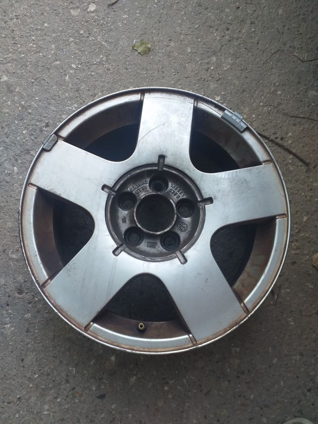 LLanta de Volkswagen GOLF,IV 15 pulg