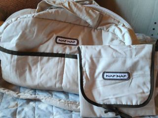 Bolsa maternidad Naf Naf + cambiador de segunda mano por 20 EUR en  Valladolid en WALLAPOP