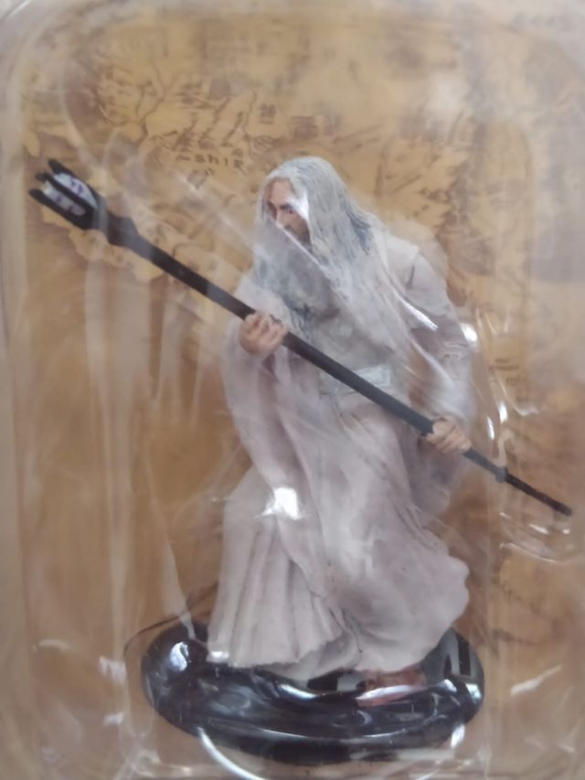 Figura de Saruman + coleccionable