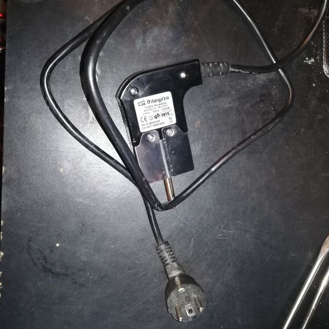 Connettore universale standard in ferro con maniglie