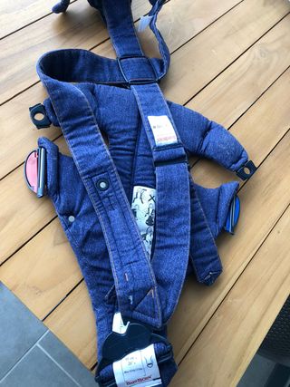 MOCHILA PORTA BEBÉ BABYBJÖRN vaquera de segunda mano por 20 EUR en Sant  Just Desvern en WALLAPOP