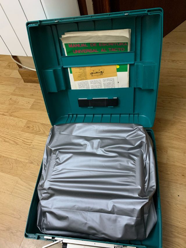 Máquina de escribir Olivetti Modelo Estudio 45