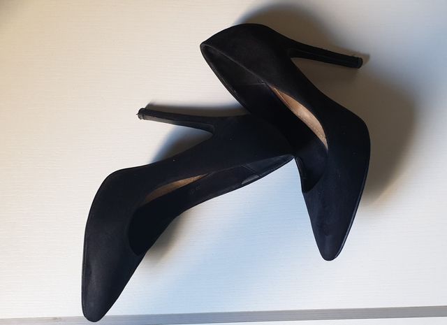 TACÓN NEGRO TALLA 37 PIEL DE ANTE