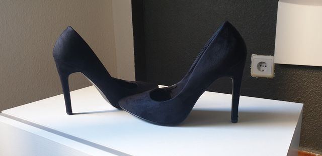 TACÓN NEGRO TALLA 37 PIEL DE ANTE