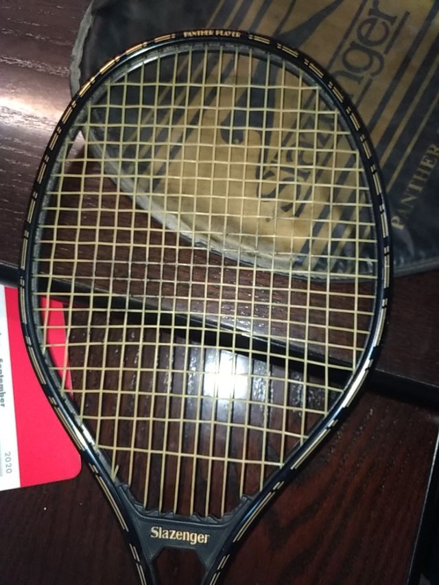 raqueta de tenis marca slazenger con funda