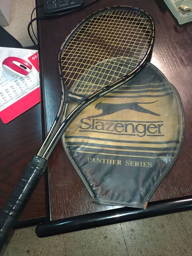 raqueta de tenis marca slazenger con funda