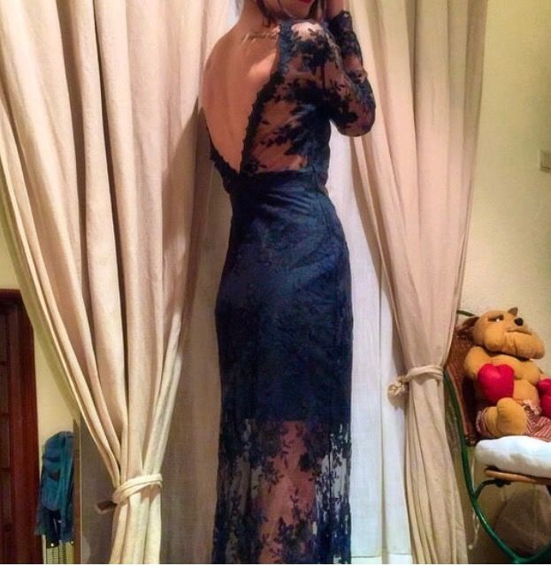 Vestido negro espalda al aire