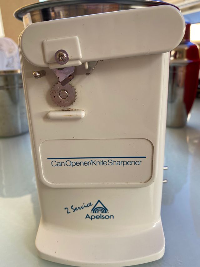 Afilador y abrelatas eléctrico
