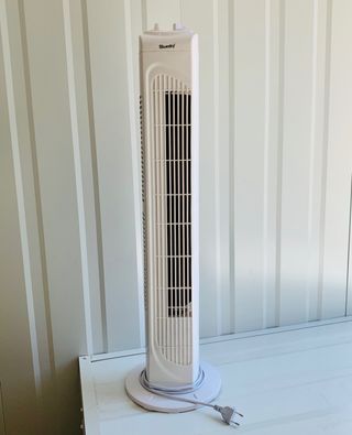 VENTILADOR TORRE GIRATORIO de segunda mano por 25 € en Ventilador Torre de segunda mano en Barcelona en WALLAPOP