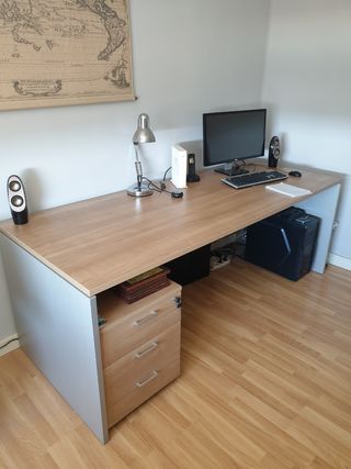 Mesa escritorio de oficina de segunda mano por 160 € en Málaga en WALLAPOP