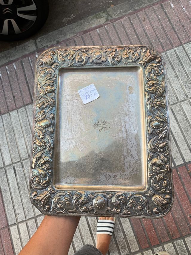 Bandeja plata tallada .