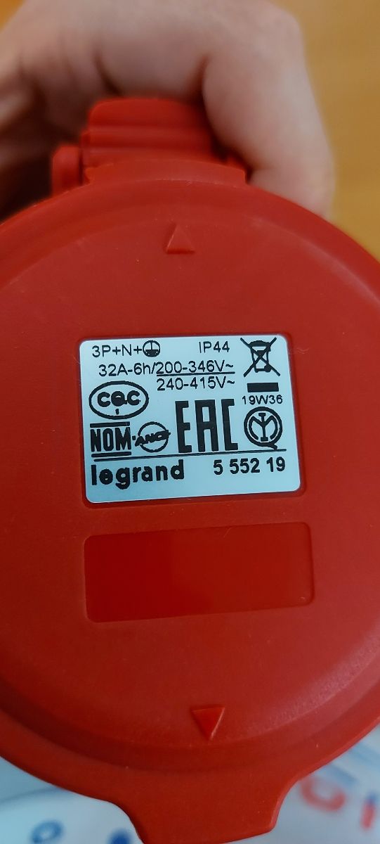 Toma cetac trifásica de 30 amperios NUEVA