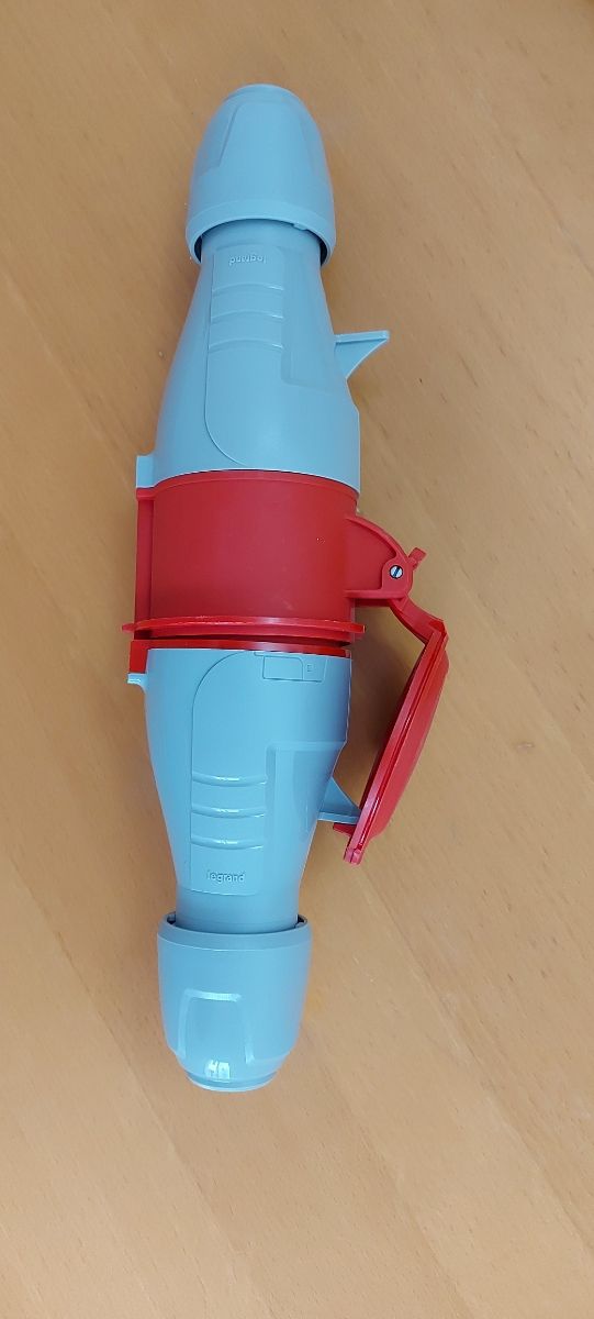 Toma cetac trifásica de 30 amperios NUEVA