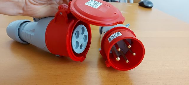 Toma cetac trifásica de 30 amperios NUEVA