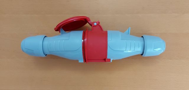 Toma cetac trifásica de 30 amperios NUEVA