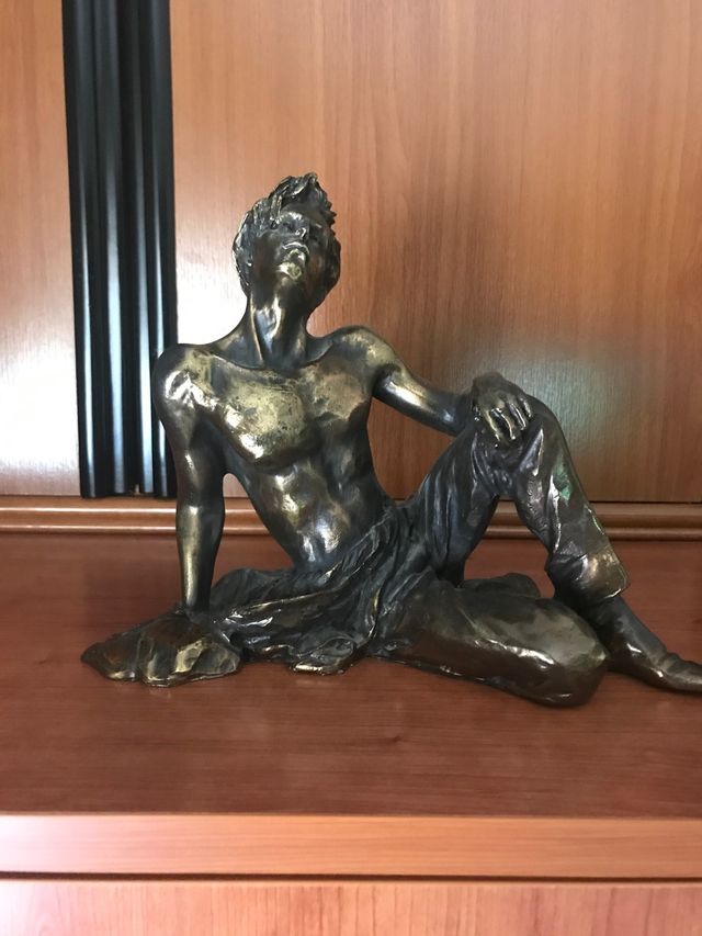 Figura color de Bronce