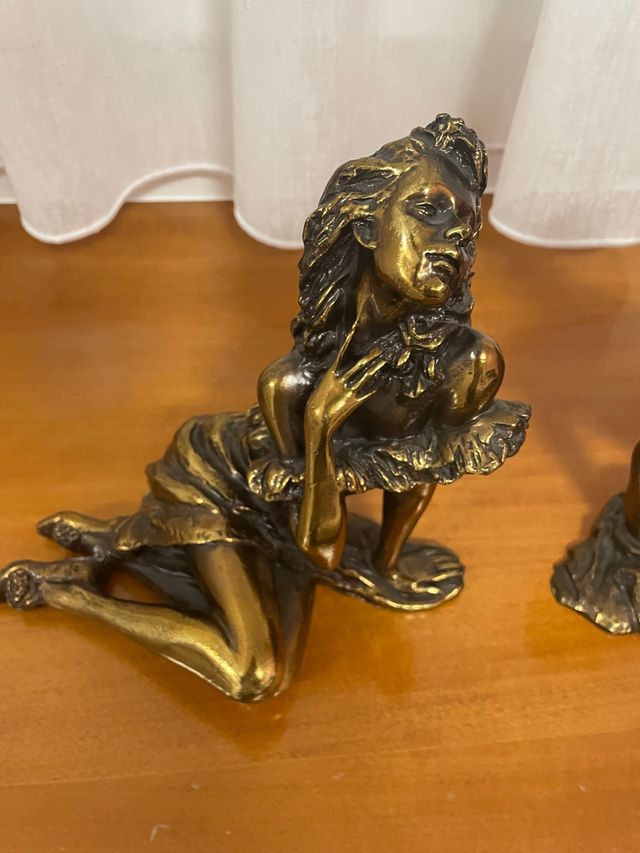 Figura color de Bronce