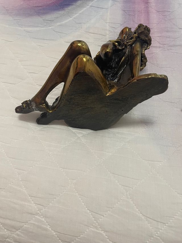 Figura color de Bronce