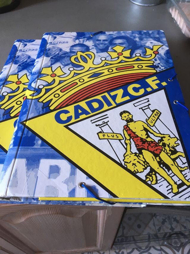  Dos Carpetas con solapas y gomillas del Cadiz