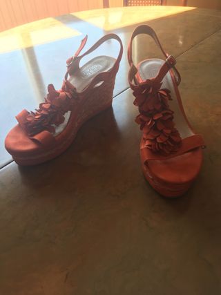 Sandalias de cuña H\u0026amp;D talla 38 de segunda mano por 16 EUR en Madrid en  WALLAPOP