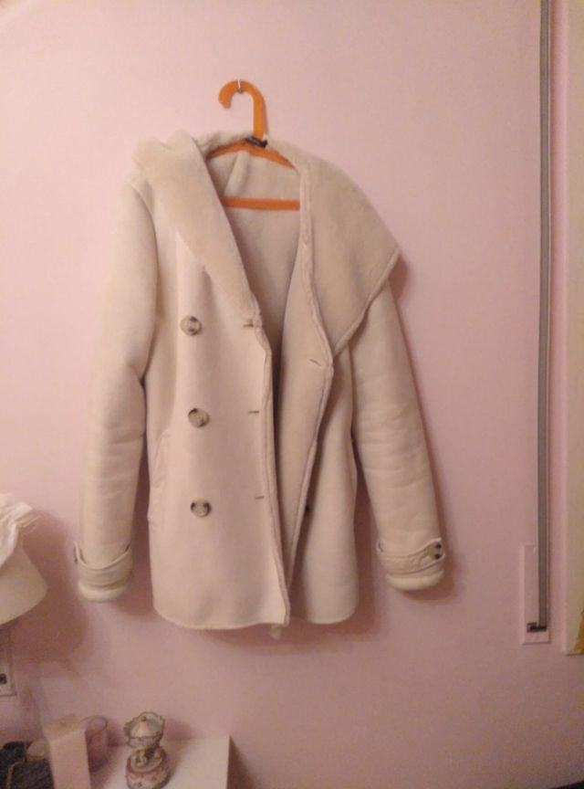 Abrigo con capucha tres cuartos