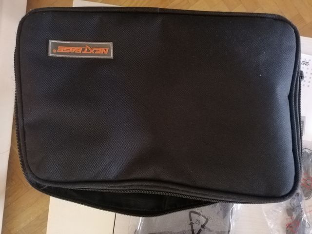 SCHERMI PORTATILI PER L'AUTO E LA CASA.