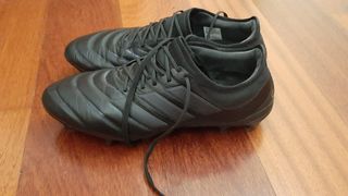 botas de futbol adidas negras