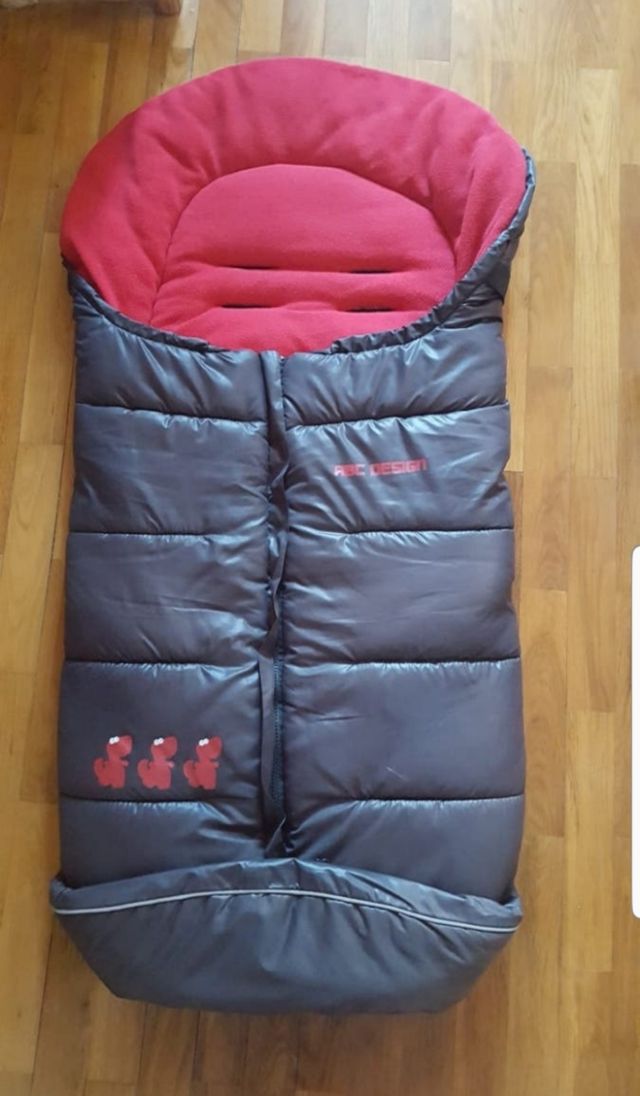 Carro, grupo cero y silla.