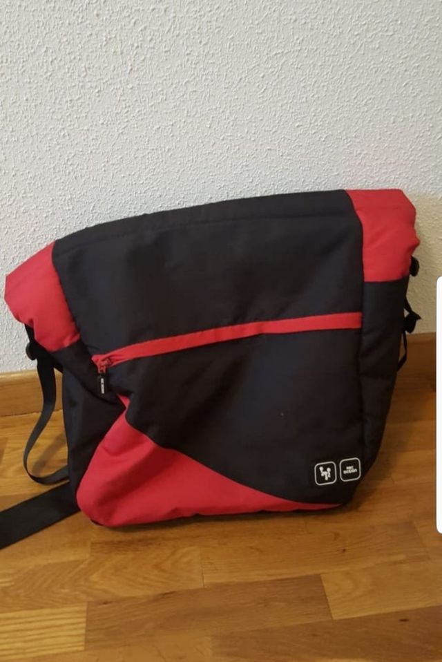 Carro, grupo cero y silla.