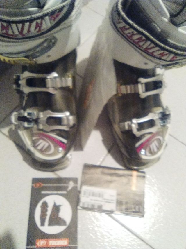 Botas de esquiar nuevas